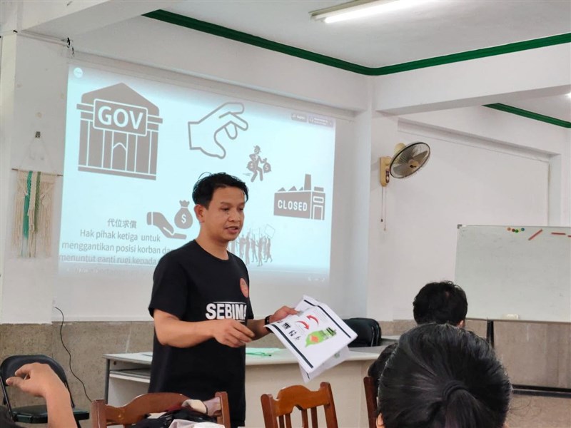 Nardi, dari divisi Pendidikan SEBIMA membuka diskusi bersama. (Sumber Foto : GANAS).