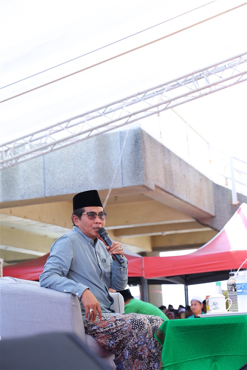 Dalam tausiahnya, K.H. Anwar Zahid Al Hafidz mengajak para peserta untuk tetap istiqomah, menjaga ukhuwah, terus menjalankan ibadah. (Sumber Foto : PCINU Taiwan).