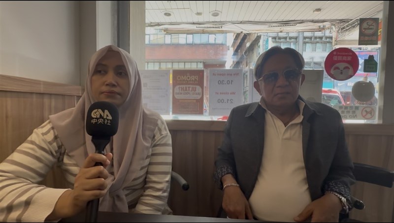 Wanti, ketua Garda BMI (kiri) dan Saiful, Ketua ASPATAKI (kanan) dalam wawancara bersama CNA. (Sumber Foto : Dokumentasi CNA).