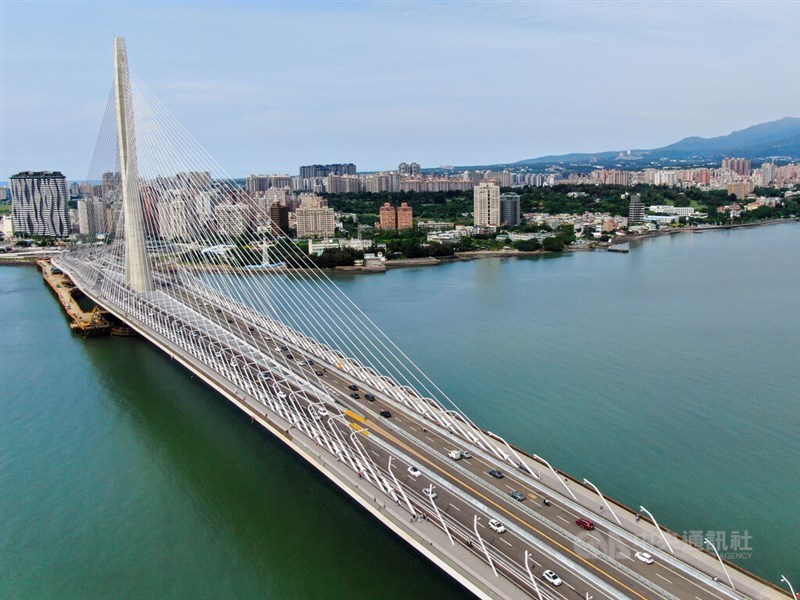 Jembatan Danjiang yang baru dibuka. Foto arsip CNA