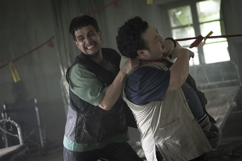 Pemengaruh Indonesia, Andovi Da Lopez (kiri) di film Taiwan "The Rope Curse 4: Kuntilanak" yang akan tayang pada 27 Agustus. (Sumber Foto : WOWing Entertainment Group)