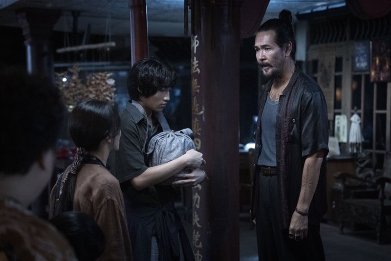 Aktor Indonesia, Ferry Salim (kanan) di film Taiwan "The Rope Curse 4: Kuntilanak" yang akan tayang pada 27 Agustus. (Sumber Foto : WOWing Entertainment Group)