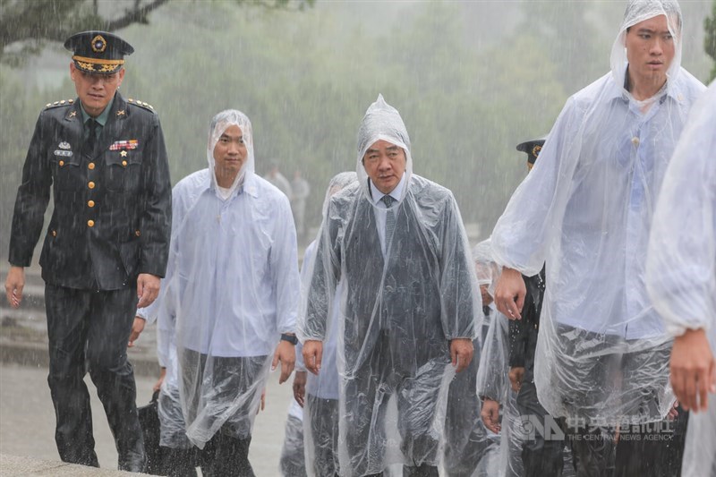 Presiden Lai Ching-te tiba di Pemakaman Veteran Taiwushan di Kabupaten Kinmen pada hari Minggu.  (Sumber Foto : CNA, 23 Agustus 2026)