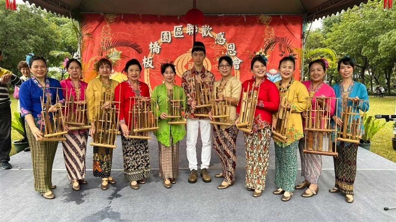 (Sumber Foto : facebook.com/p/Gema-Angklung)