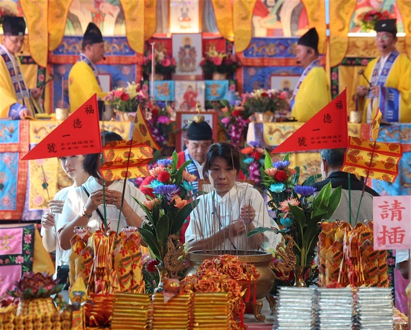 Sebuah kuil di Taipei menggelar ritual pada 27 Agustus 2026, menjelang Festival Zhongyuan. (Sumber Foto : Dokumentasi CNA)
