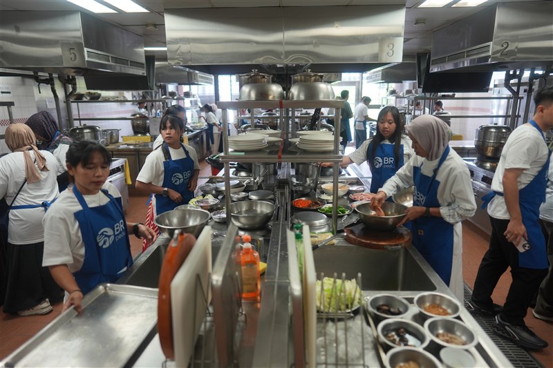 Kegiatan memasak diselenggarakan pada Sabtu (22/8) bertempat di Deh Yu College of Nursing and Health, Kota Keelung. (Sumber Foto : BRI Peduli).