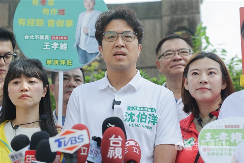 Puma Shen (tengah) berbicara kepada wartawan selama sebuah acara di Taipei pada 20 Agustus. (Sumber Foto : Dokumentasi CNA)