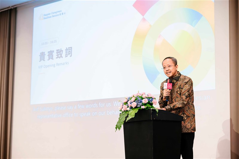 Dalam kata sambutannya, Arif Sulistiyo Kepala KDEI Taipei berpesan bahwa hal terpenting bagi PMI sebagai perawat memiliki kesehatan mental yang stabil. (Sumber Foto : The Garden of Hope Foundation). 