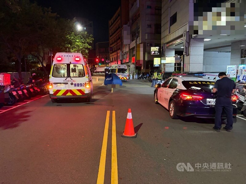 Petugas penegak hukum dan responden pertama tiba di lokasi kejadian di Taichung pada Selasa pagi. Foto milik otoritas setempat.