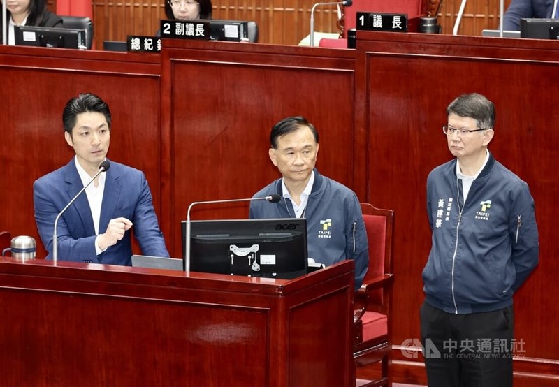 Wali Kota Taipei Chiang Wan-an dan pejabat pemerintah kota lainnya dalam sesi interpelasi di Dewan Kota Taipei hari Selasa. (Sumber Foto : CNA, 8 September 2026)