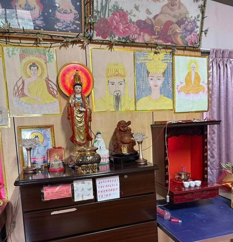 Sebuah patung dewa berada di atas altar dalam foto tanpa tanggal ini. (Sumber Foto : NIA)