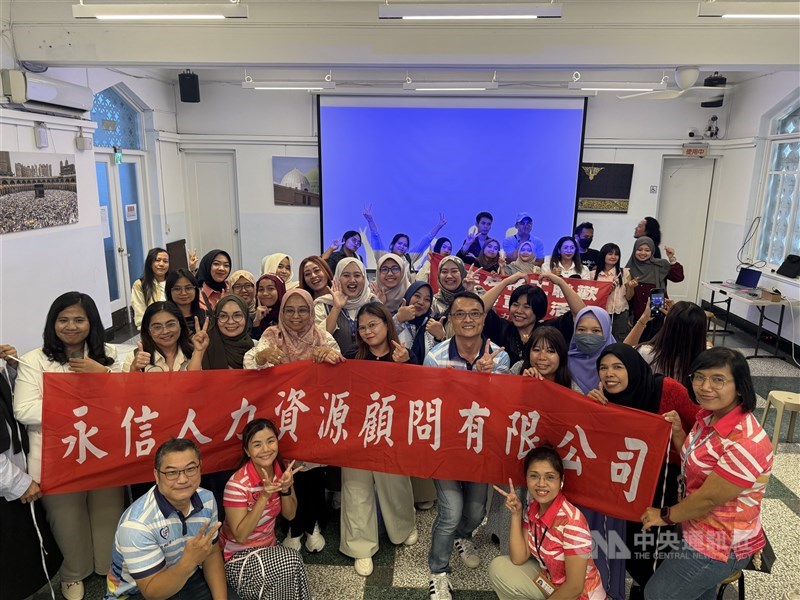 SEluruh peserta dan pnitia seminar kesehatan mental di Masjid Besar Taipei. (Sumber Foto : Dokumentasi CNA).