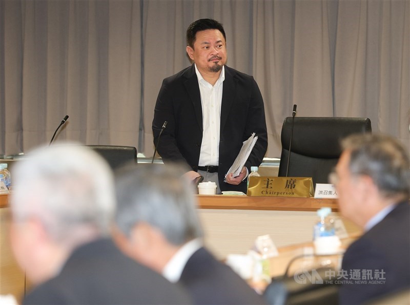 Menteri Ketenagakerjaan Hung Sun-han sebelum sidang Dewan Peninjauan Upah Minimum hari Kamis. (Sumber Foto : CNA, 24 September 2026)