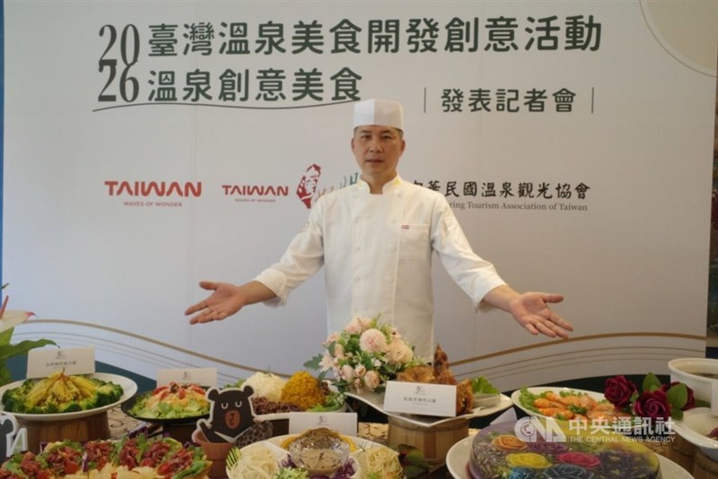 Koki hotel Hualien Lu Ta-yu (呂達裕) memperkenalkan menu kuliner kreatif. (Sumber foto : CNA, 12 Oktober 2026)