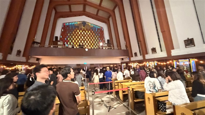 Sekitar 300 pengunjung memadati konser amal yang digelar oleh komunitas KITA. (Sumber Foto : Istimewa).