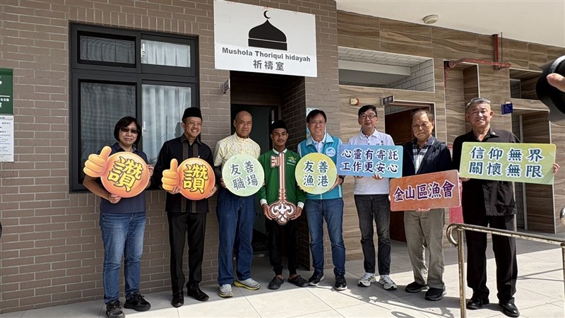 Peresmian Mushola Thoriqul Hidayah di Pelabuhan Perikanan Fuji, New Taipei hari Jumat. (Sumber Foto : Direktorat Jenderal Perikanan)