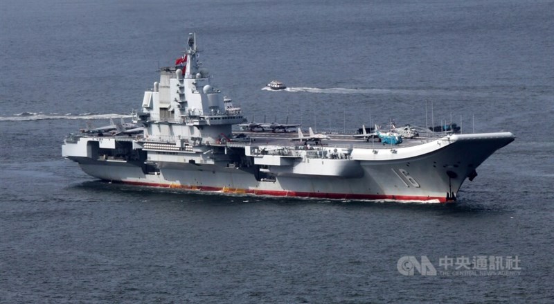 Kapal induk Liaoning milik Tiongkok. (Sumber Foto : Dokumentasi CNA)