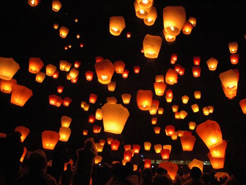 平渓天灯祭り 愛の指紋 でランタン製作 バレンタインの空へ 台湾 フォーカス台湾