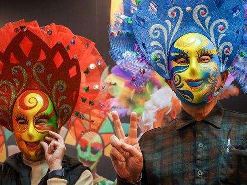 台北市内でフィリピンの仮面祭り つらくても笑顔を フォーカス台湾