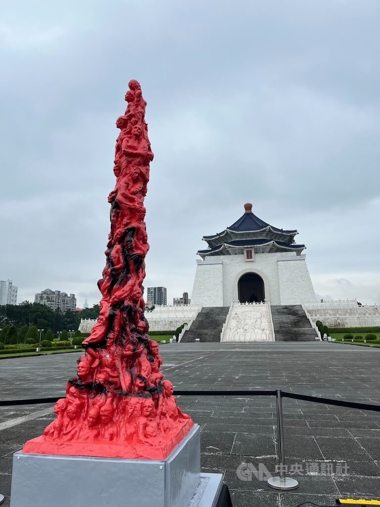 北京風波紀實TheTruthAbouttheBeijingTurmoil 天安門 台北で展示の天安門事件の像に黒い塗料 19歳の男の身柄拘束／台湾