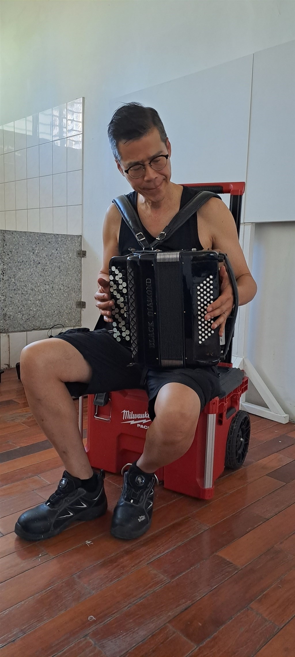香港の反体制芸術家、ケイシー・ウォンさん