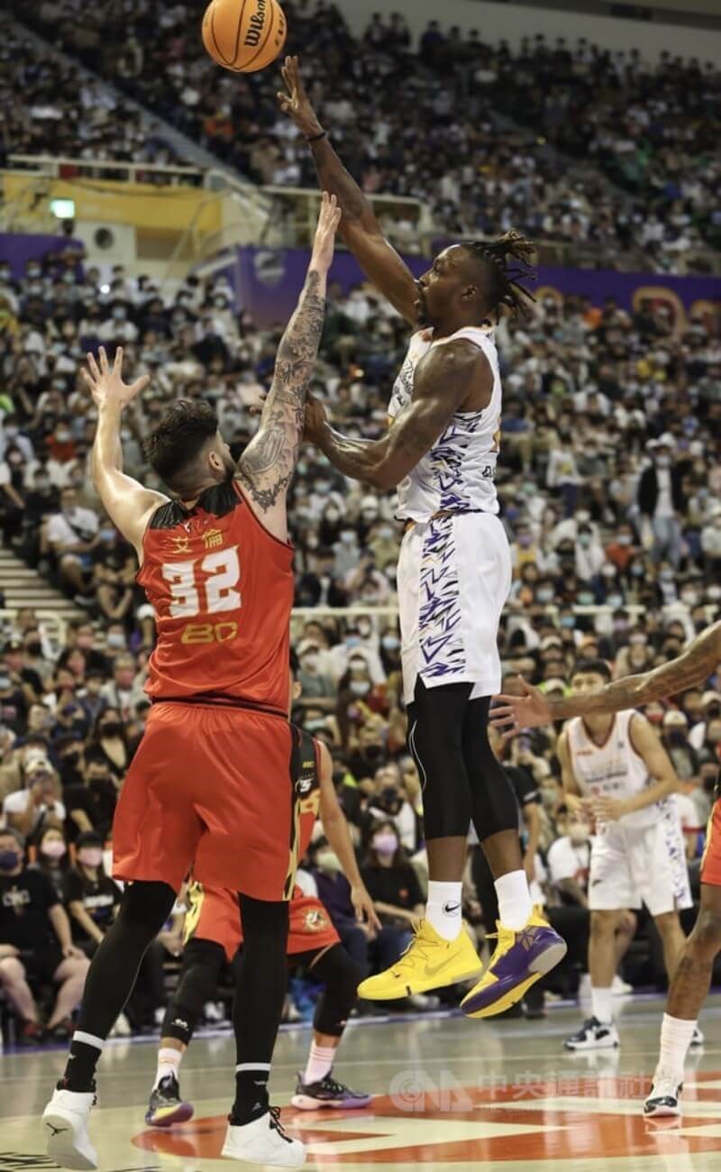 元nbaハワード 試合中にチームメートと接触 左膝に違和感 2週間欠場へ 台湾 フォーカス台湾