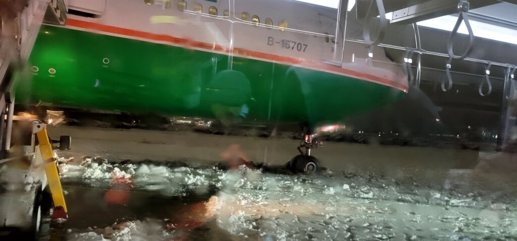 エバー航空機 カナダで着陸後に脱輪 積雪原因か 乗客253人は無事 台湾 フォーカス台湾