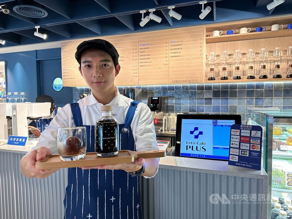 台湾ファミマ、台北にコーヒー専門店を初開業 台湾産高級コーヒーなど提供