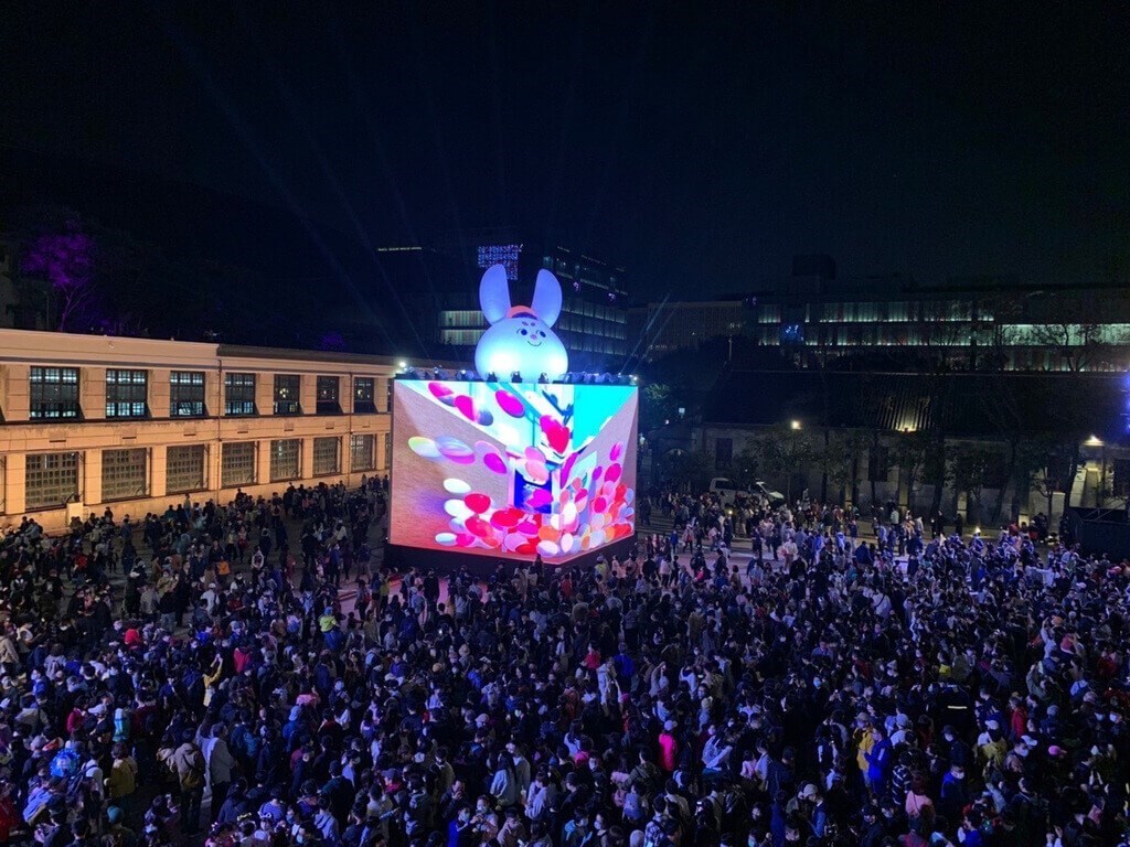 台湾ランタン祭り、11日は100万人超来場 台北市「年越し上回る人出」