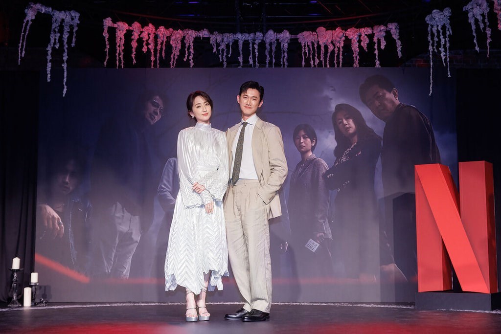台湾ドラマ「模倣犯」のプレミアイベントに出席したウー・カンレン（右）とアリス・クー（ネットフリックス提供）