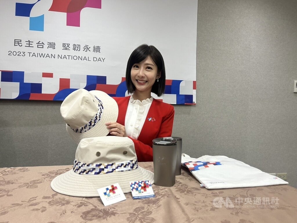 双十国慶節の記念品公開 チタン製タンブラーや撥水加工の帽子など
