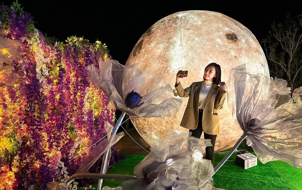 嘉義でフジの花が見頃 星を模したインスタレーションも展示