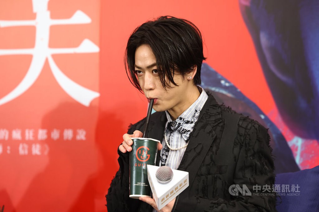 亀梨和也、主演映画PRで台湾訪問 タピオカミルクティーの飲み方「こつ