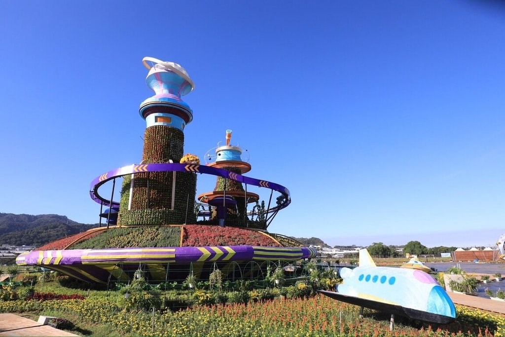 台中で花の祭典 23種類の花々20万本展示 回転式の花のオブジェも