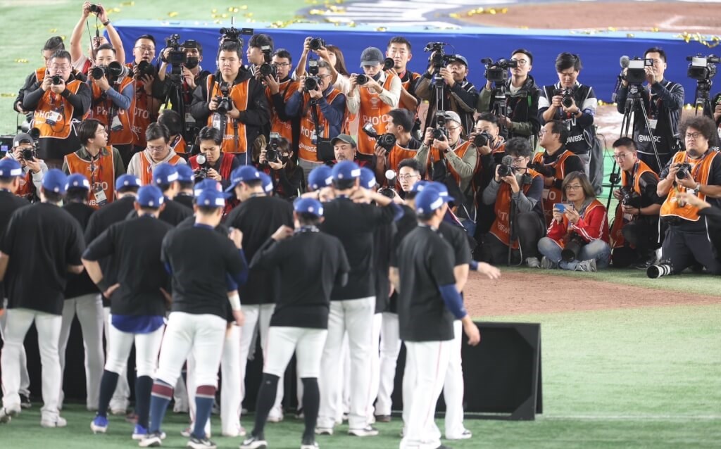 台湾野球　嘉義市和信チーム実物ユニホーム　優勝おめでとう 一番の 台湾野球 優勝おめでとう 嘉義市和信チーム実物
