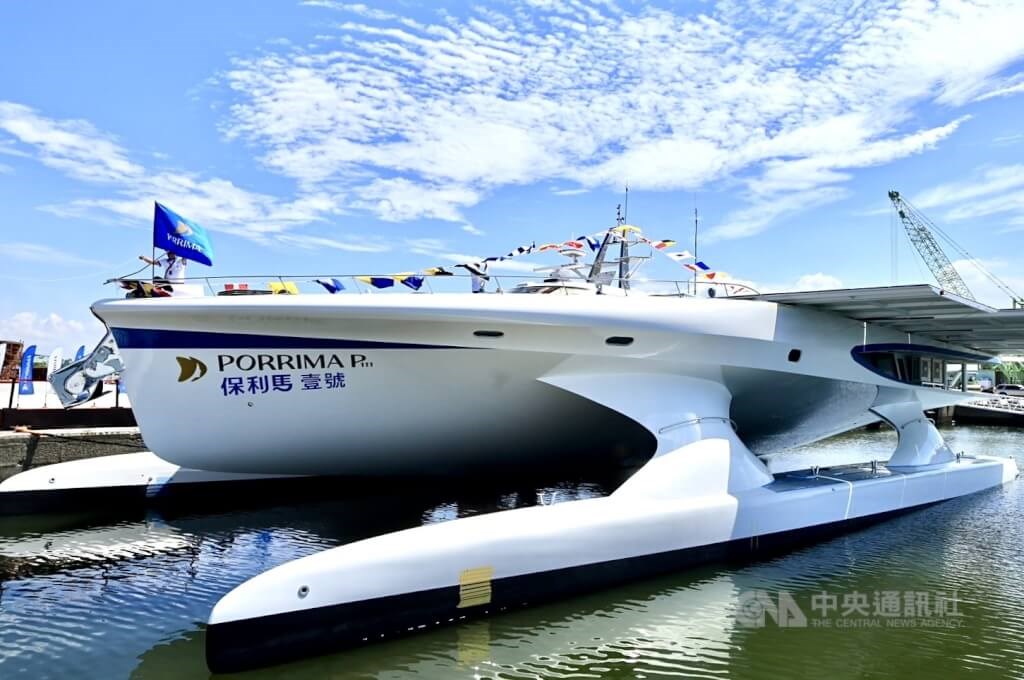 台湾で建造のゼロエミッション船が進水 パラオの観光船として活躍へ