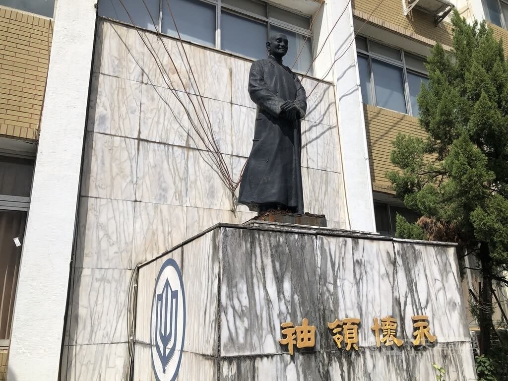 台湾・基隆市内に残る蒋介石像 処遇巡りさまざまな声