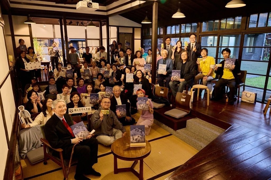 日本時代建設の旧宿舎の記憶を絵本に 元居住者の「湾生」男性が再訪