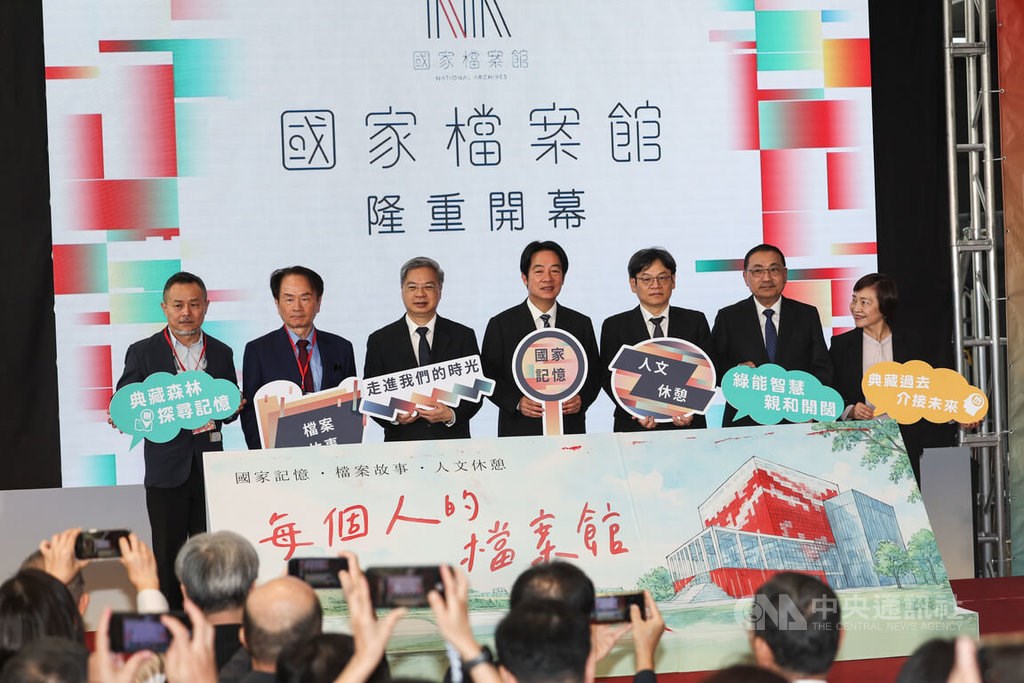 台湾総督府原著 王 順隆 新編【新編 台日大辞典】 台湾総督府原著 王 順隆 新編【新編 台日大辞典】 - メルカリ