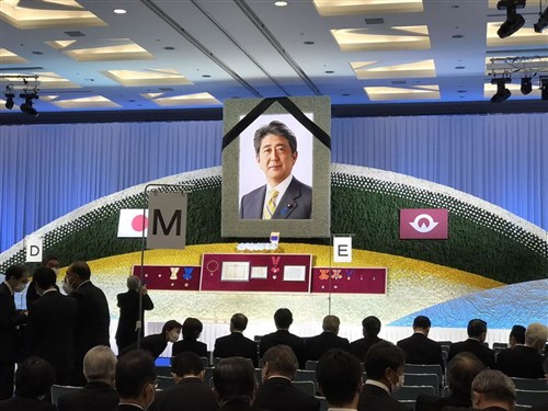 安倍氏の山口県民葬、台湾弔問団約100人が参列  議員や日本在住者ら