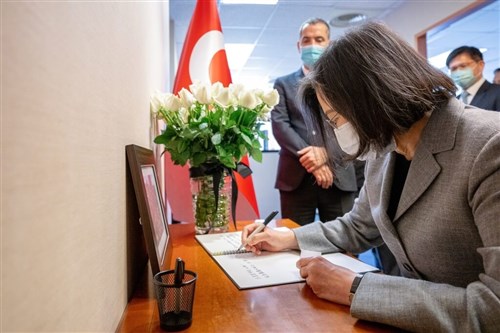 蔡総統ら、トルコに所得1カ月分を寄付  民間からも募金集まる／台湾