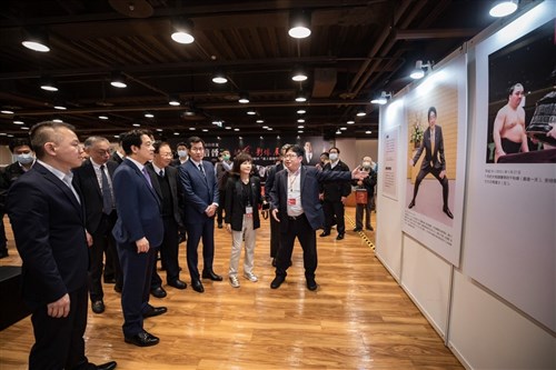 安倍元首相の写真展  鑑賞の頼副総統「台日の友情を深化させる」/台湾