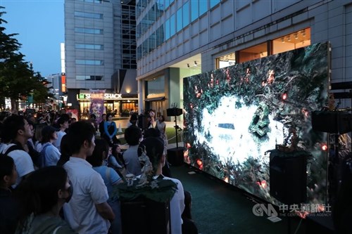 台湾人芸術家の動画作品、六本木ヒルズ前に  一夜限りのアート祭典
