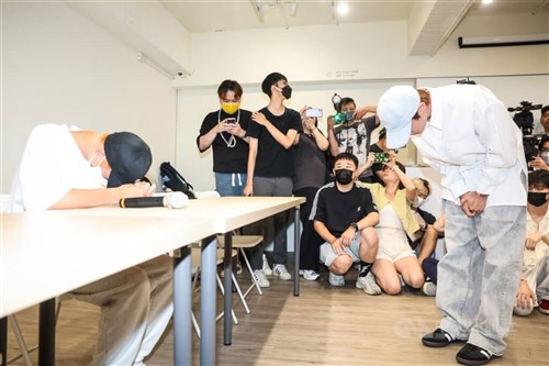 アーロンが謝罪「自分はどうしようもない」  元恋人が無断での動画撮影を訴え／台湾