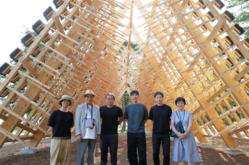 台湾の芸術家集団、奥能登国際芸術祭に出品  珠洲の瓦を集めて「家」に  希望を象徴