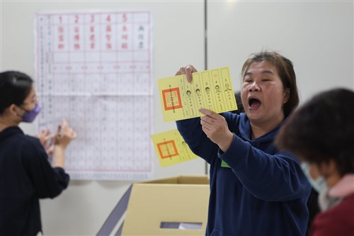 【写真特集】総統・立法委員選　開票作業進む　各陣営本部には支持者集結／台湾