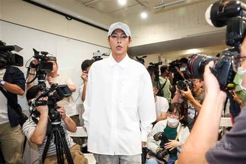 アーロン被告に懲役7月  執行猶予3年  未成年の性的動画撮影や配布／台湾