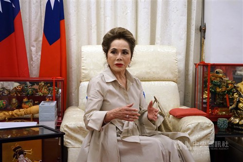 デヴィ夫人、花蓮を訪問  台湾東部地震の被災地  関連団体が1千万円寄付