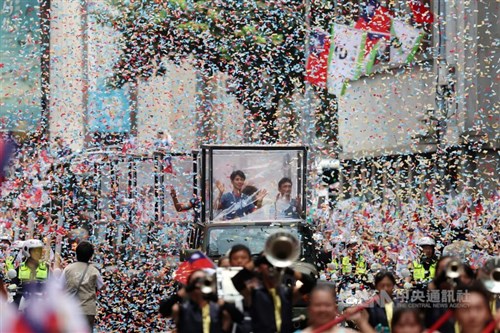 五輪台湾代表団がパレード  頼総統「全ての選手がヒーロー」  奮闘たたえる