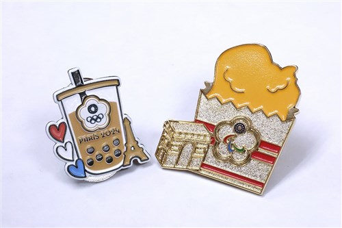 タピオカミルクティーにフライドチキン、台湾の人気グルメをバッジに　五輪で存在感示す＜文化＋＞